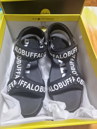 Sandalias Buffalo Negras y Blancas