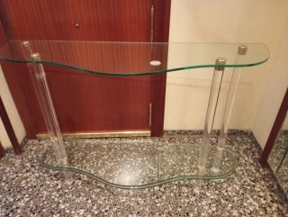 Mesa recibidor cristal y plástico