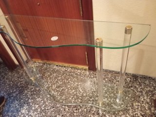 Mesa recibidor cristal y plástico
