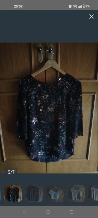 Blusa estampada flores negras y rojas