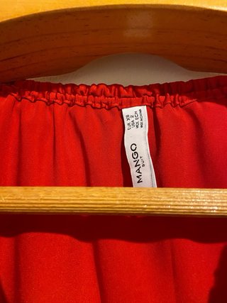 Blusa roja con cordones