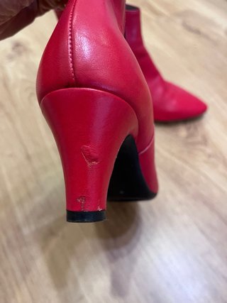 Botines Chelsea tacón bajo rojos