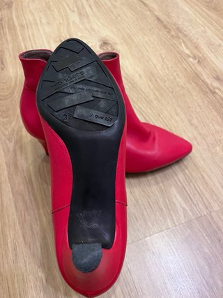 Botines Chelsea tacón bajo rojos