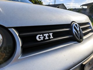 Emblema de parrilla Volkswagen Golf MKIV GTI