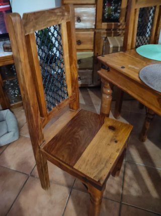 Mesa de madera con 6 sillas