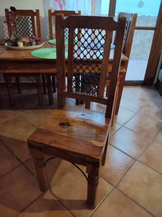 Mesa de madera con 6 sillas