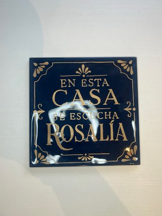Azulejo En esta casa se escucha Rosalía