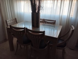 Mesa y 4 Sillas Comedor