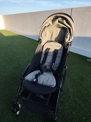 Babyzen YOYO2 con capazo rígido y reposapiés