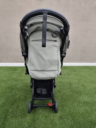 Babyzen YOYO2 con capazo rígido y reposapiés