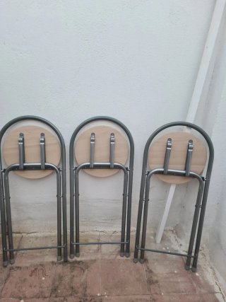 Taburetes metálicos y de madera