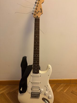 Guitarra Eléctrica Squier by Fender Blanca