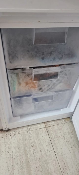 Nevera ICECOOL 186cm con congelador TIENE 4 AÑOS