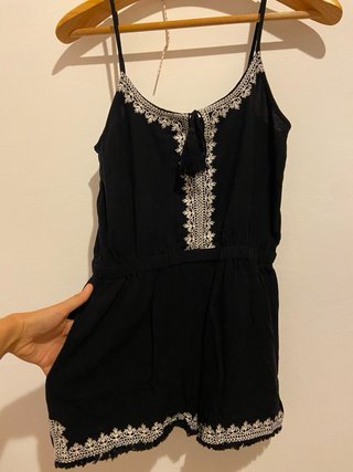Mono corto bordado Calzedonia negro