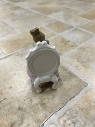 Figura de porcelana vintage dama sentada