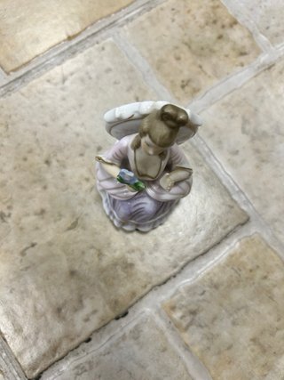 Figura de porcelana vintage dama sentada