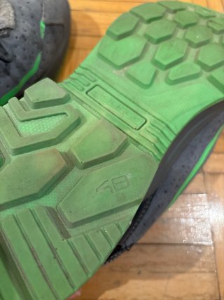 Zapatos de seguridad Sparco grises y verdes