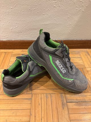 Zapatos de seguridad Sparco grises y verdes
