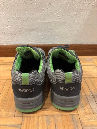 Zapatos de seguridad Sparco grises y verdes