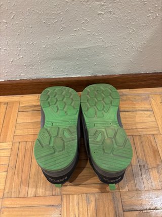 Zapatos de seguridad Sparco grises y verdes