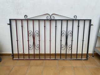 Reja de hierro forjado decorativa