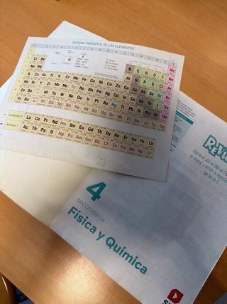 Física y química : 4 ESO Revuela