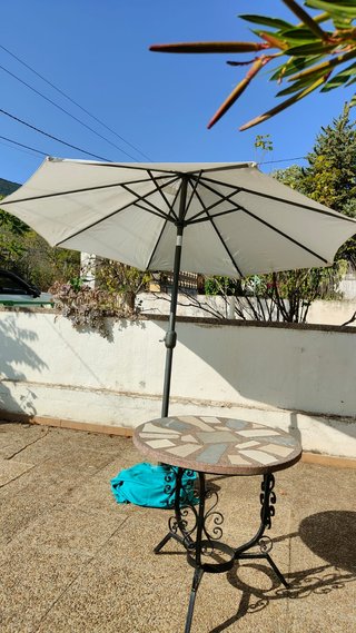 Sombrilla de jardín con manivela