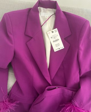 Blazer Zara Púrpura Plumas viral Talla M PVP 89€
