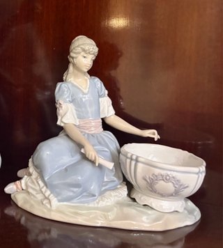 Figura Lladró Niña con Cesta