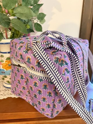 Bolsa de viaje floral morada