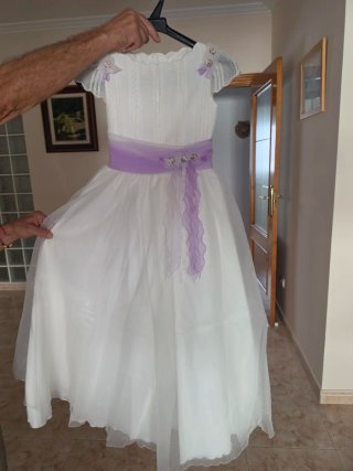 Vestido de comunión blanco y morado