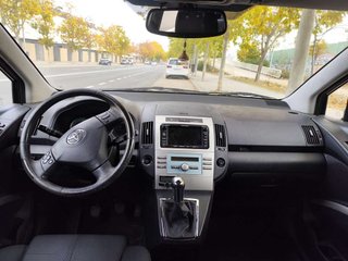 TOYOTA corolla verso