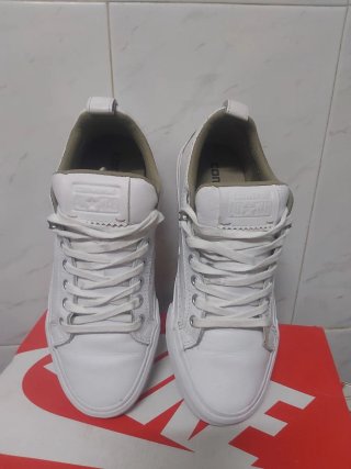 Zapatillas Converse T40 Blancas Perforadas