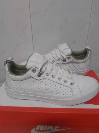 Zapatillas Converse T40 Blancas Perforadas