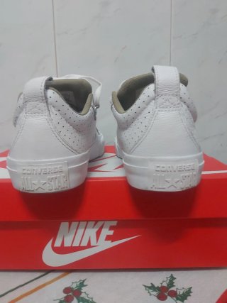 Zapatillas Converse T40 Blancas Perforadas