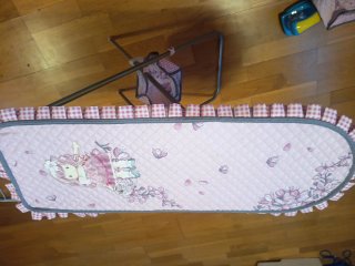 Tabla de planchar y plancha de juguete