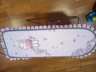 Tabla de planchar y plancha de juguete