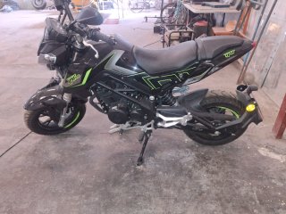 Benelli TNT 125 Negra y Verde