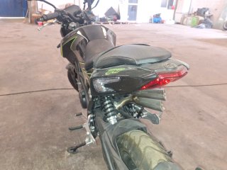 Benelli TNT 125 Negra y Verde