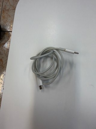 iPhone 14 128GB Morado Caja y Cable