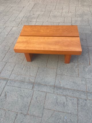 Mesa auxiliar de madera