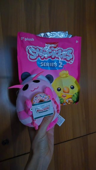 Peluche Snackles Series 2 Krispy Kreme