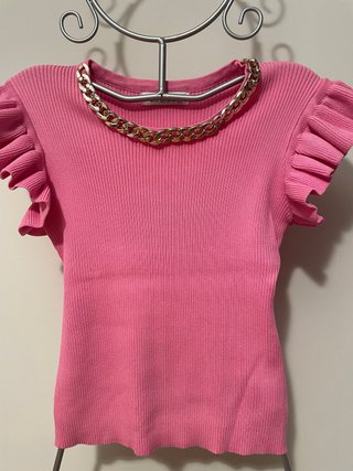 Top rosa con cadena dorada