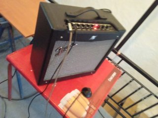Amplificador Fender Mustang II + Pedal
