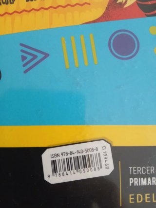 Libros de matemáticas y lengua de 5 de primaria.