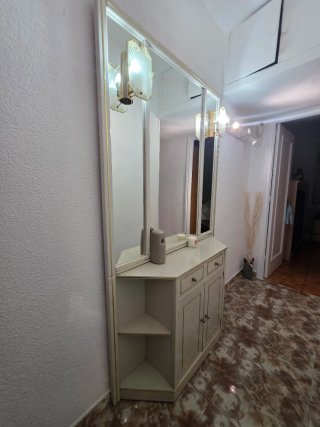 Mueble de entrada con espejo