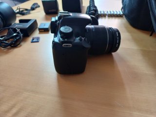 Canon EOS 1100D + 2 objetivos y accesorios