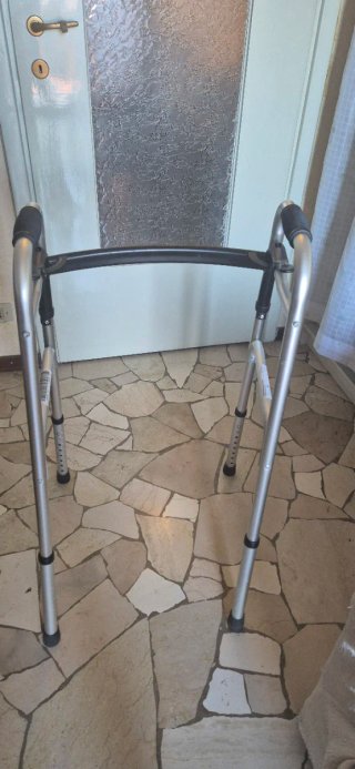 Deambulatore pieghevole in alluminio