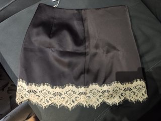 Pantalón corto Zara encaje negro talla S