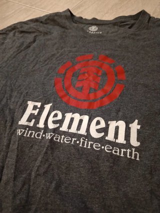 Camiseta Element gris y roja
